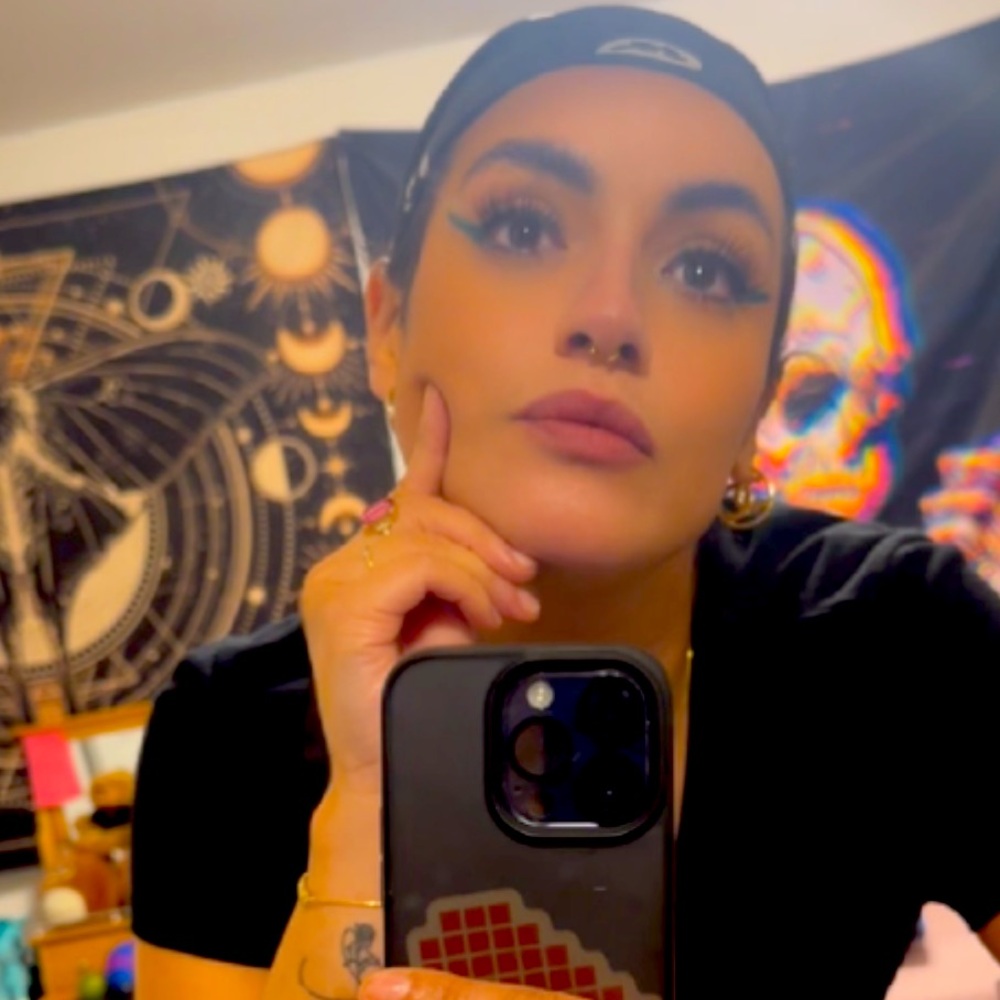 Meet your Posher, Crystal